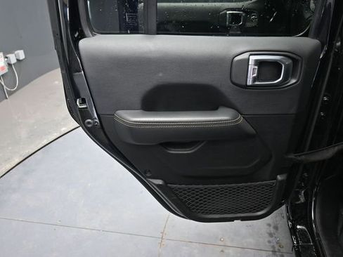 Used 2025 Jeep Wrangler Unlimited Sahara AWD/4WD image 13