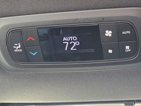 New 2026 Chrysler Pacifica Select image 24