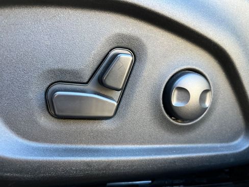 Used 2025 Jeep Compass Limited image 23