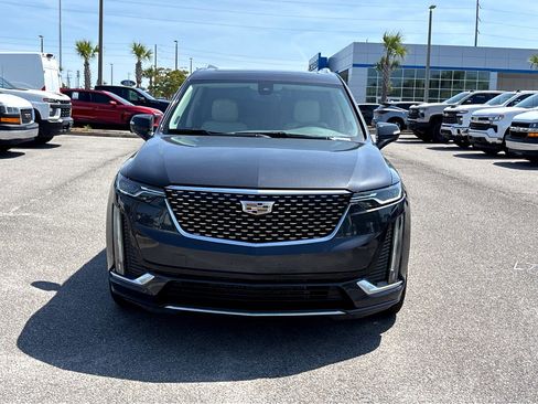 Used 2022 Cadillac XT6 Premium Luxury AWD/4WD image 2