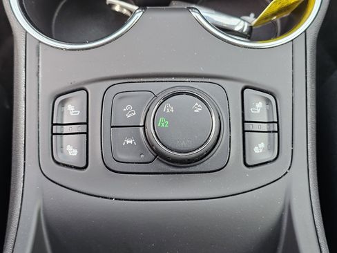 Used 2024 GMC Terrain SLT image 27