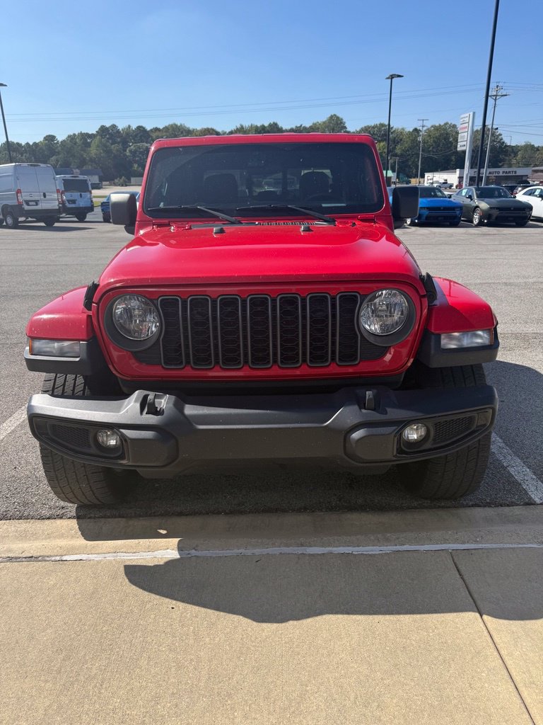 Used 2025 Jeep Gladiator Sport AWD/4WD image 4