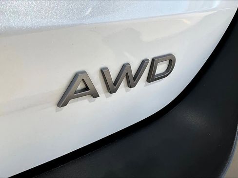 Used 2025 Nissan Kicks SV AWD/4WD image 10