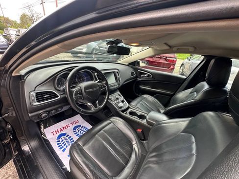 Used 2017 Chrysler 200 Limited Platinum FWD image 10