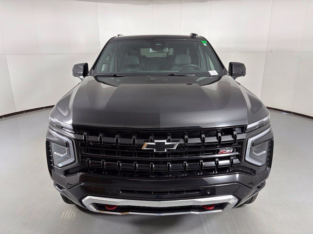 Used 2025 Chevrolet Suburban Z71 AWD/4WD image 3