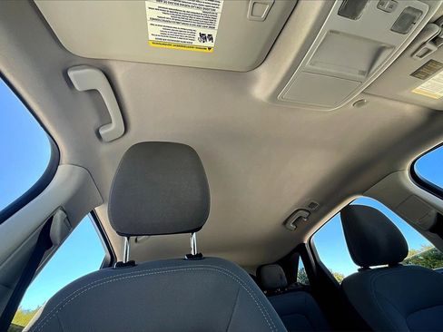 Used 2022 Ford Escape SE image 21