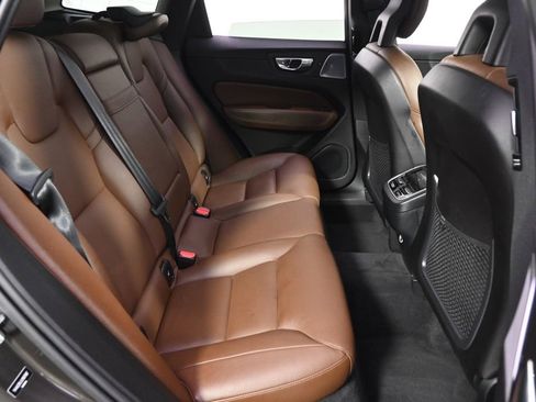 Used 2018 Volvo XC60 T6 Inscription w/ Convenience Package image 18