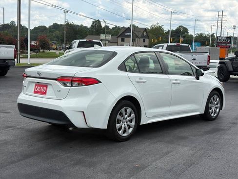 Used 2023 Toyota Corolla LE FWD image 3