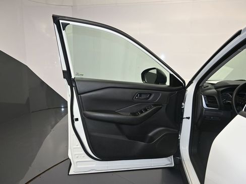 Used 2024 Nissan Rogue S FWD image 10