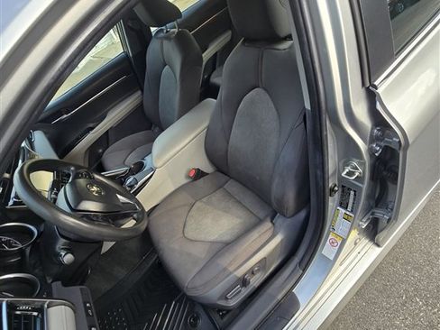 Used 2018 Toyota Camry LE FWD image 7