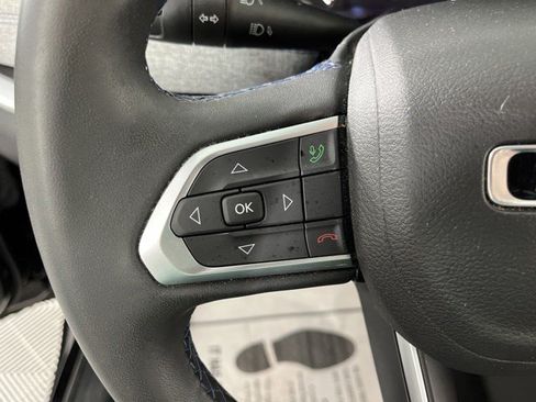 Used 2022 Jeep Compass Latitude FWD image 19