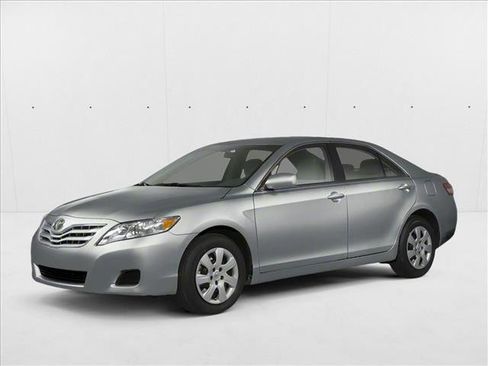 Used 2011 Toyota Camry LE image 1