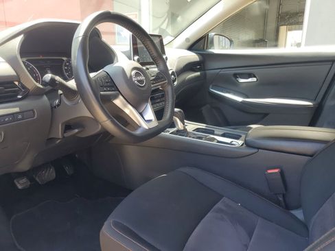 Used 2025 Nissan Sentra SR FWD image 2