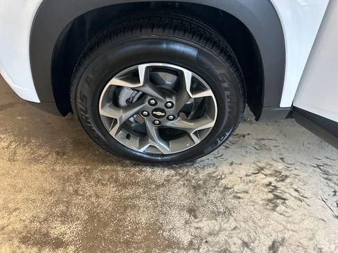 Used 2024 Chevrolet Trax LT image 29