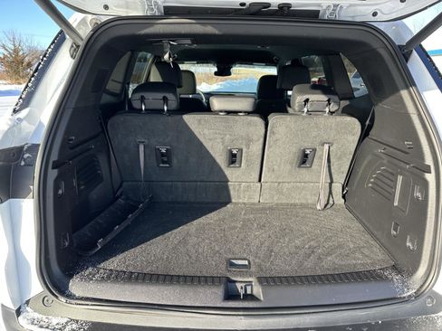 Used 2025 Buick Enclave Preferred image 8