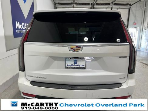 Used 2023 Cadillac Escalade ESV Premium Luxury w/ Performance Package image 6