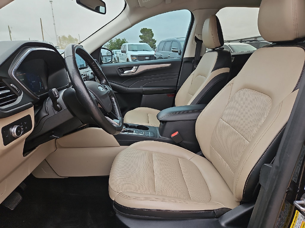 Used 2021 Ford Escape Titanium w/ Class II Trailer Tow Package AWD/4WD image 18