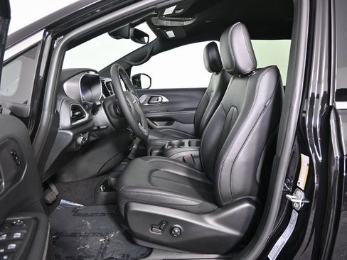 New 2026 Chrysler Pacifica Select image 22