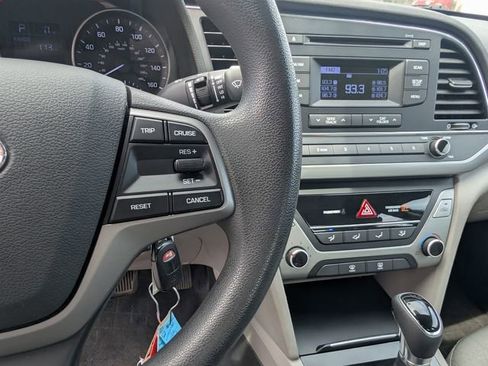 Used 2017 Hyundai Elantra SE FWD image 16