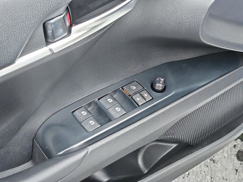 Used 2020 Toyota Camry SE w/ Blackout Package image 21