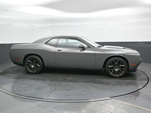 Used 2017 Dodge Challenger R/T RWD image 5