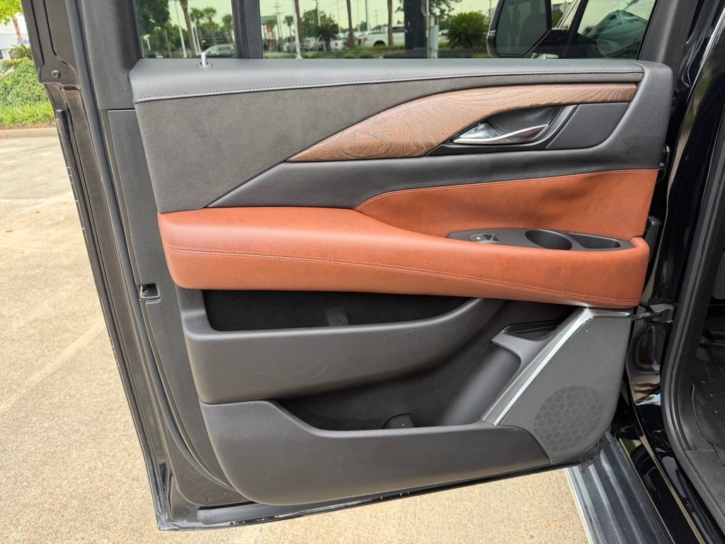Used 2019 Cadillac Escalade ESV Premium Luxury RWD image 15