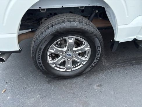 Used 2023 Ford F150 Lariat w/ Trailer Tow Package image 4