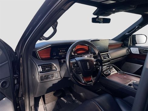 Used 2023 Lincoln Navigator L Reserve image 9