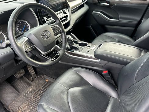 Used 2022 Toyota Highlander Limited image 10