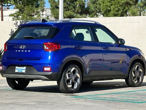 Used 2022 Hyundai Venue SEL image 7