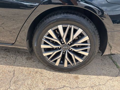 Used 2025 Nissan Altima 2.5 SV FWD image 30