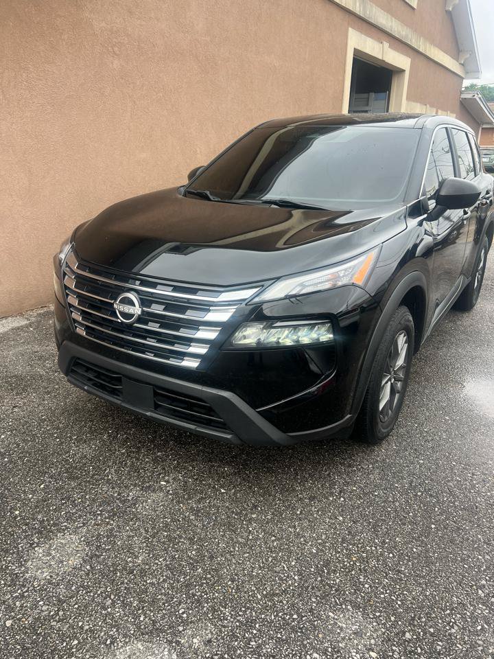 Used 2024 Nissan Rogue S FWD image 2