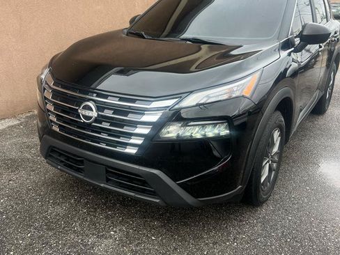 Used 2024 Nissan Rogue S FWD image 2