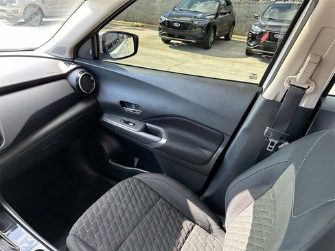 Used 2021 Nissan Kicks SV w/ Exterior Package image 21