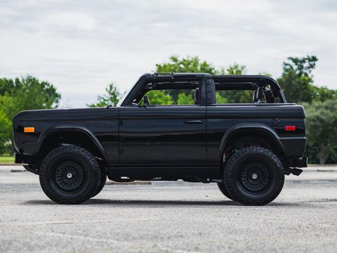 Used 2024 Ford Bronco Black Diamond AWD/4WD image 9