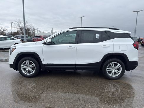Used 2023 GMC Terrain SLE w/ Driver Convenience Package image 6