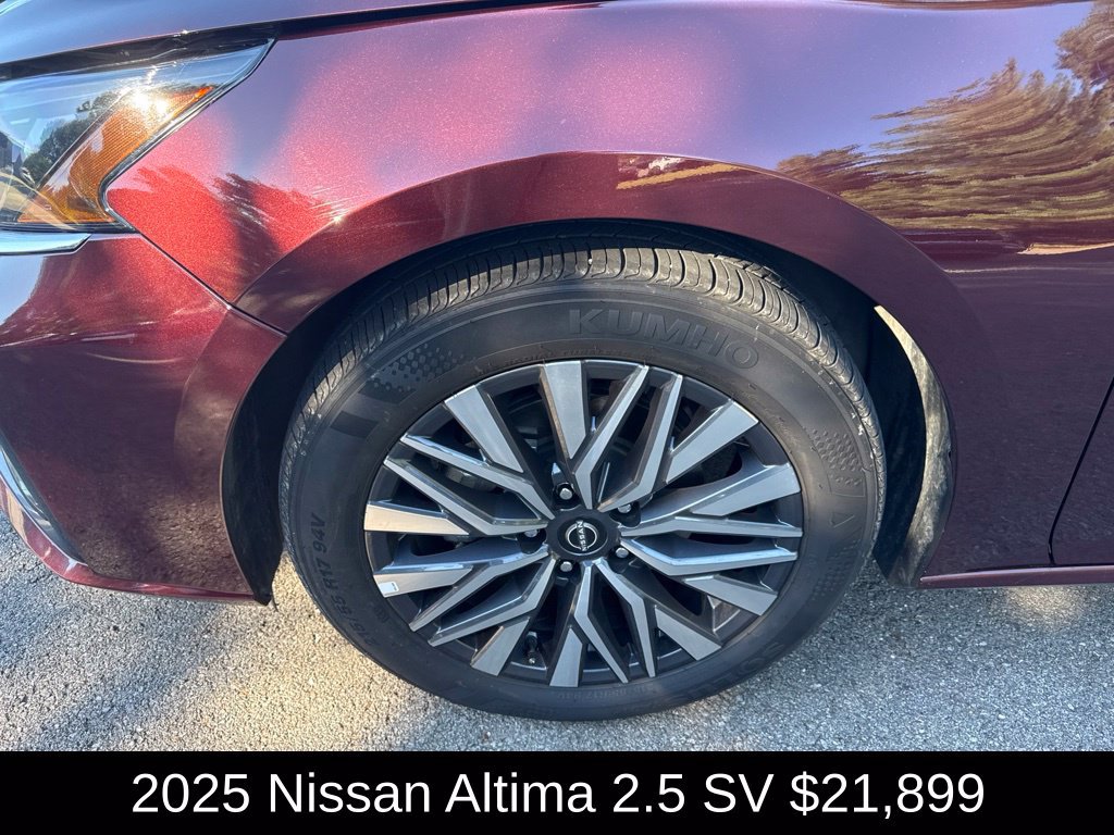 Used 2025 Nissan Altima 2.5 SV FWD image 9