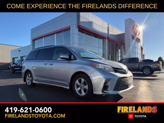 Used 2020 Toyota Sienna LE w/ LE Preferred Package FWD image 1