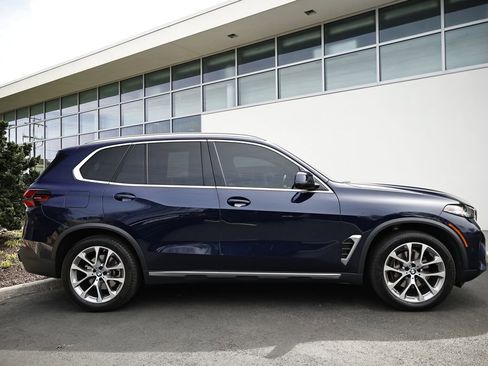 Certified 2024 BMW X5 xDrive40i w/ Parking Assistance Package AWD/4WD image 4