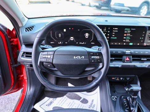 Used 2025 Kia K4 EX FWD image 32