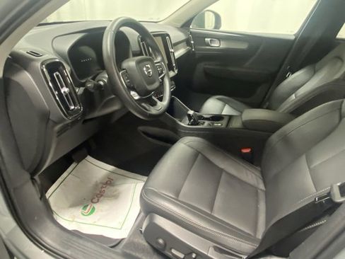 Used 2025 Volvo XC40 B5 Core image 10