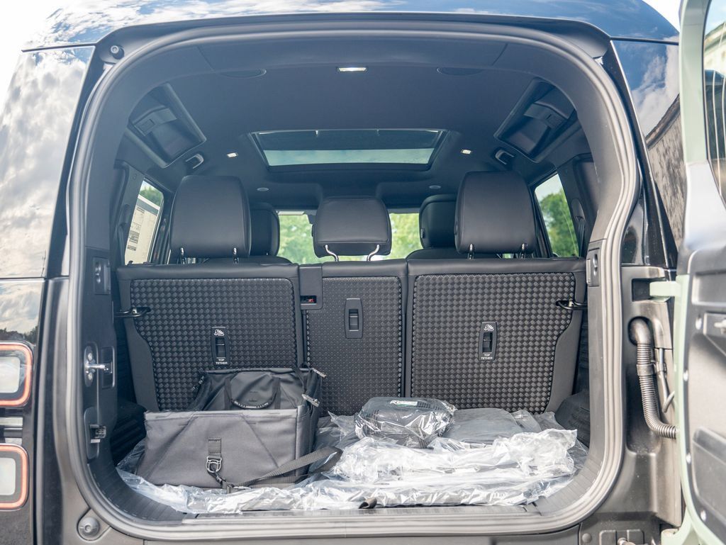 New 2026 Land Rover Defender 110 AWD/4WD image 25