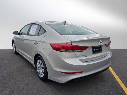 Used 2017 Hyundai Elantra SE image 5
