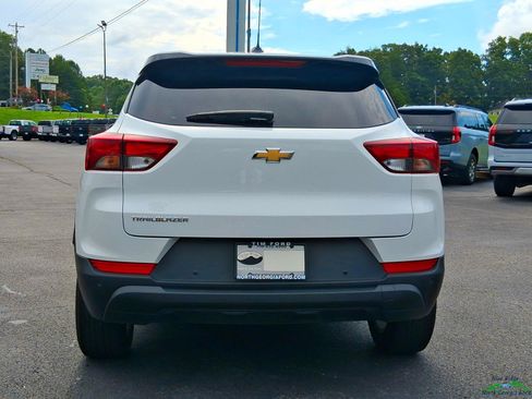 Used 2025 Chevrolet TrailBlazer LS w/ LS Convenience Package FWD image 4