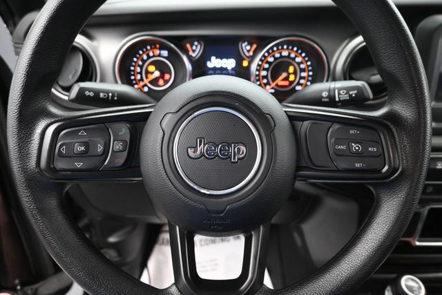 Used 2022 Jeep Gladiator Sport AWD/4WD image 13