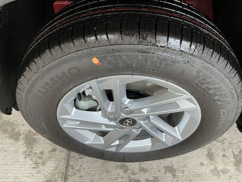 New 2026 Hyundai Tucson SE image 9