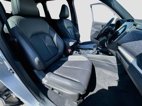 Used 2025 Subaru Forester Limited AWD/4WD image 36