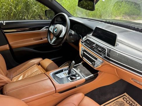 Used 2020 BMW 740i xDrive w/ M Sport Package AWD/4WD image 19
