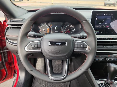 Used 2025 Jeep Compass Trailhawk image 16