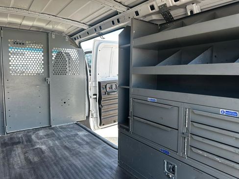 Used 2001 Chevrolet Express 1500 RWD image 31